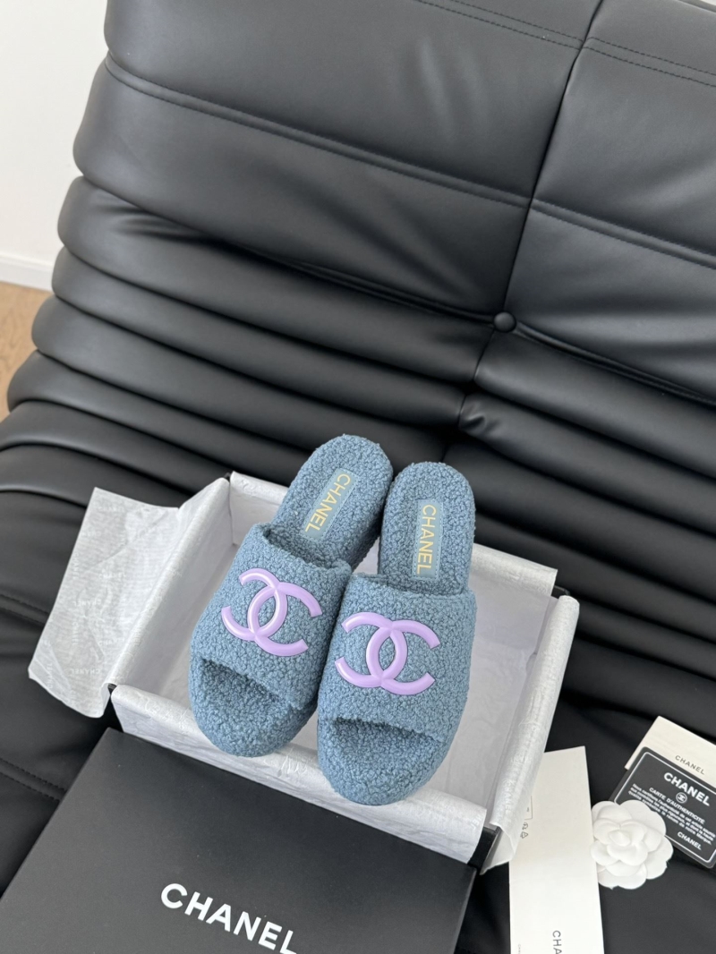 Ch**el slippers